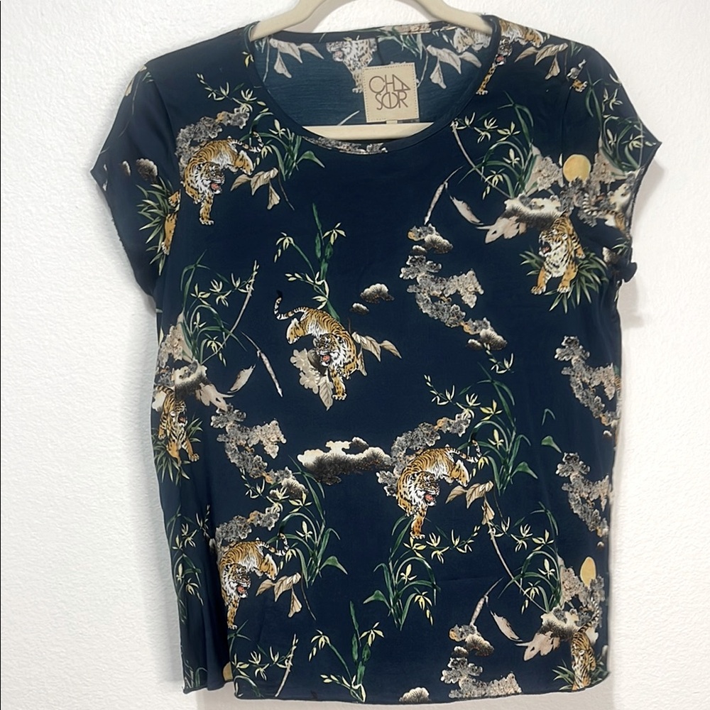Chaser Silky Tiger and Nature Design Navy Tee Size Small PTP 19” NWT